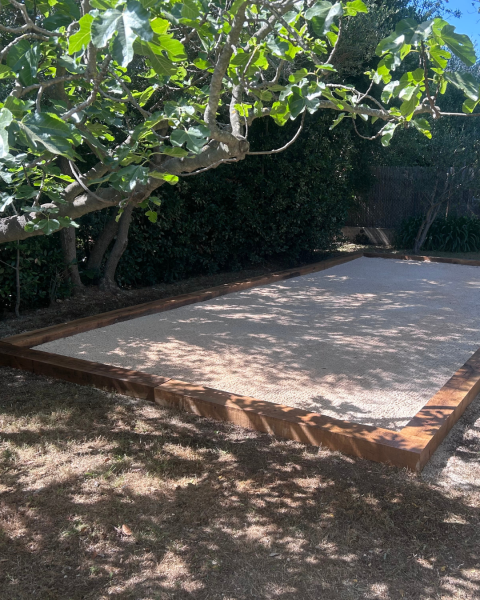 Comment aménager un terrain de pétanque dans votre jardin ? Nos idées pour votre projet à Toulon dans le Var
