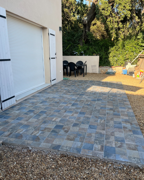 Pose de carrelage effet Bali sur une dalle béton à Saint-Avertin à proximité de Chambray-lès-Tours