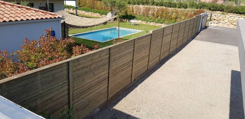 Réalisation d’une clôture de jardin anti bruit à Hyères et dans le Var