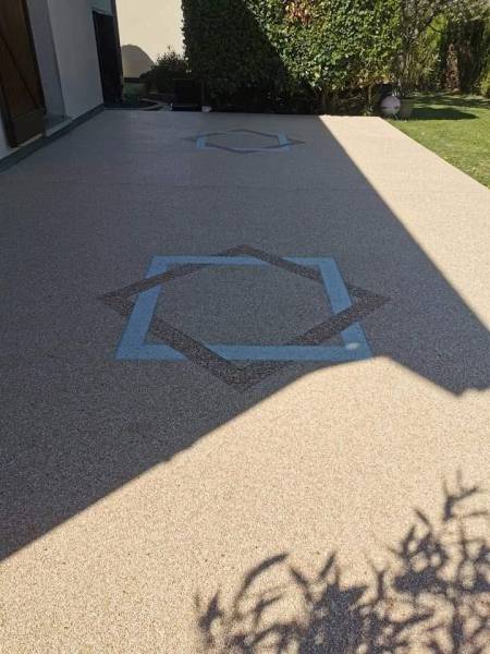 Pose de revêtement résine de sol extérieur durable avec décor à Chambray-lès-Tours (37170)