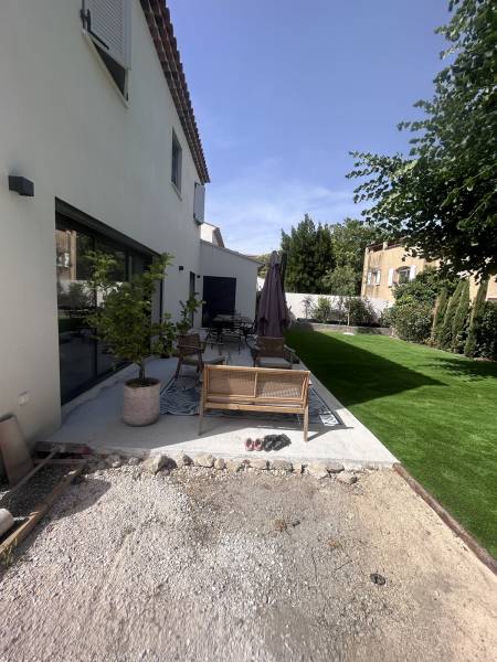 Aménagement de jardin devant une maison à La Valette du Var près de Toulon